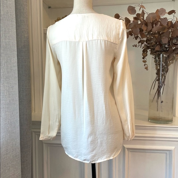 Forever21 Long Sleeve V-neck HiLo Cream Blouse - Picture 4 of 7